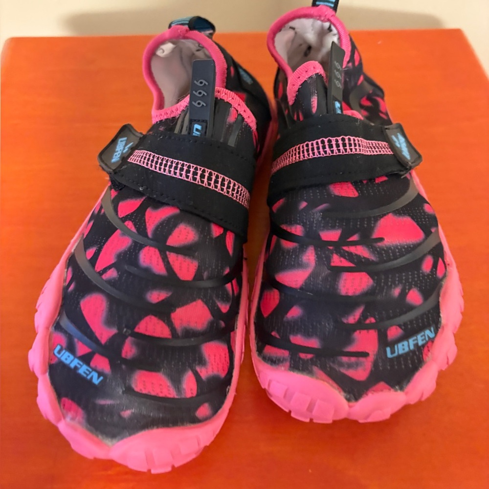 Ubfen water shoes. Beach slip ins. Non- skid. Kids. Size US 13